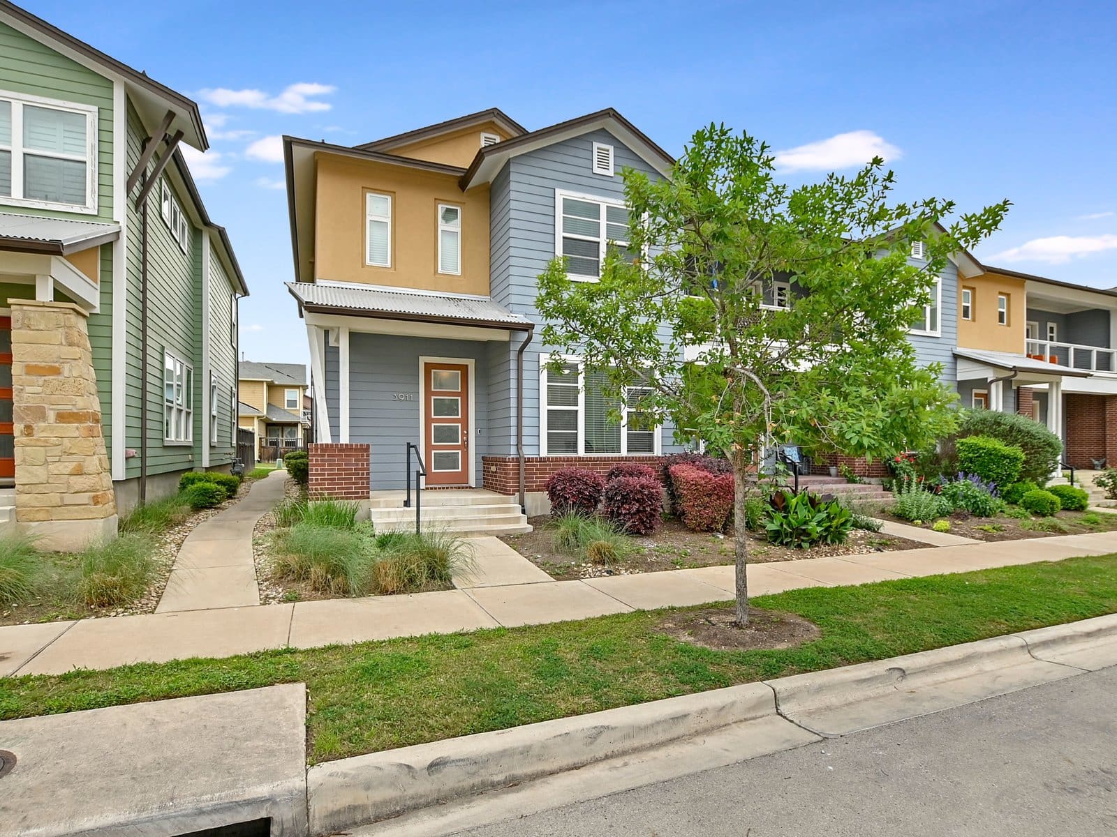 3911va 14806 Running Deer Trail front of house