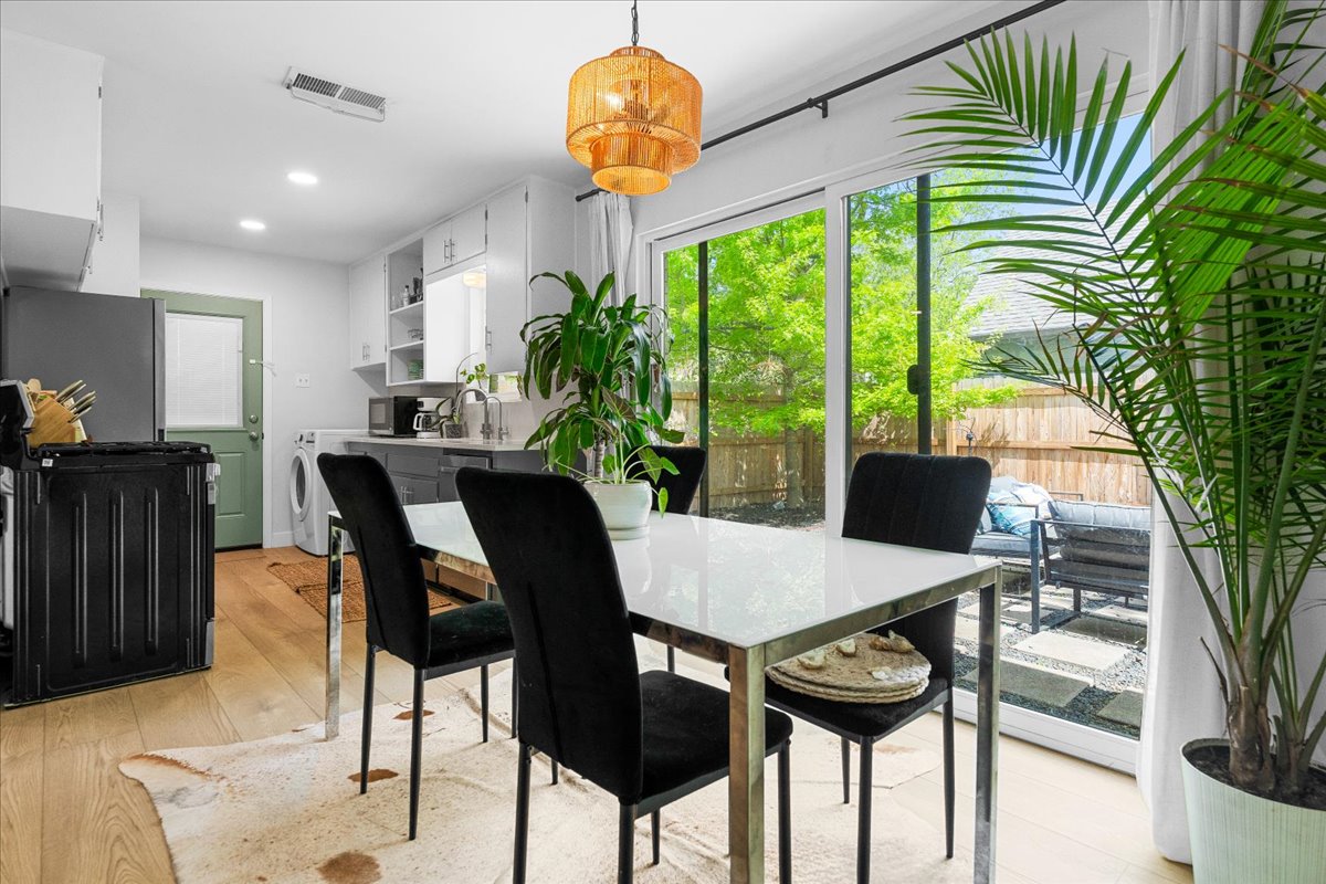 21 3911 Vaughan, Austin, Texas 78722